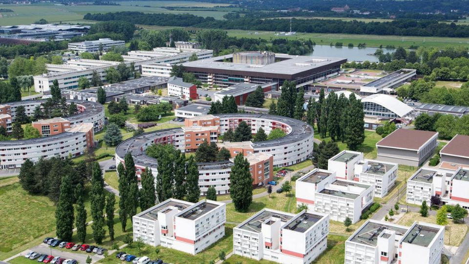 University Profiles 32 Ecole Polytechnique 4