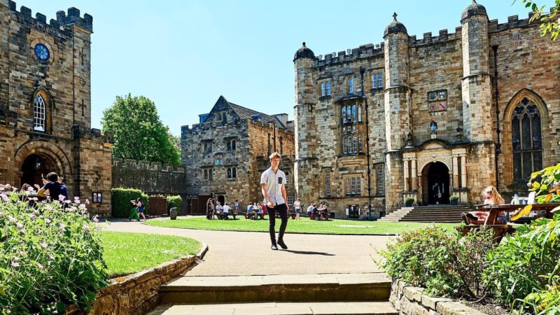 71746 CastleCourtyard 2499X1009