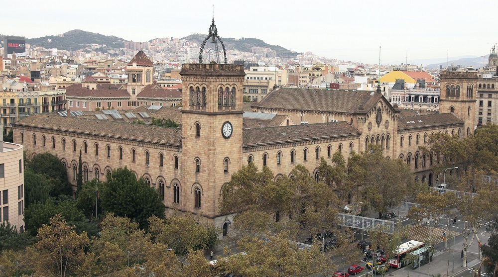 Aniversario 150 de Universitat de Barcelona restaurada e historica