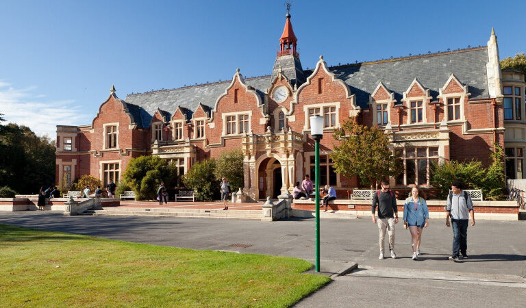 Lincoln University Ivey Hall with students FocusFillWyIwLjAwIiwiMC4wMCIsNzY4LDUxMl0