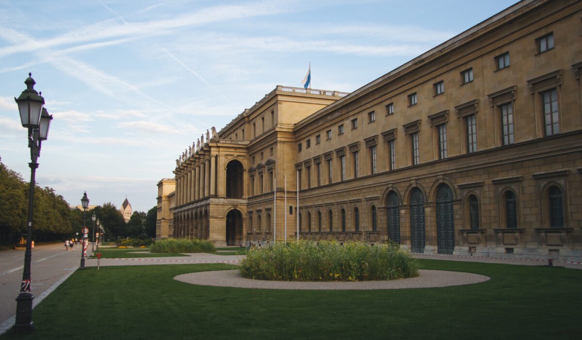 hercules hall surrounded by greenery sunlight daytime munich germany